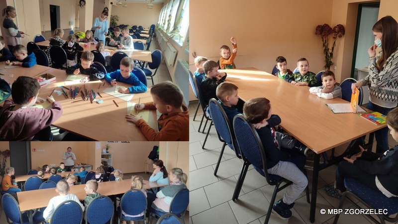 Dzieci z Przedszkola Mali Odkrywcy w Zgorzelcu słuchają opowiadania. Zdjęcie jest jednocześnie odnośnikiem do artykułu "Międzynarodowy Dzień Pisarzy".