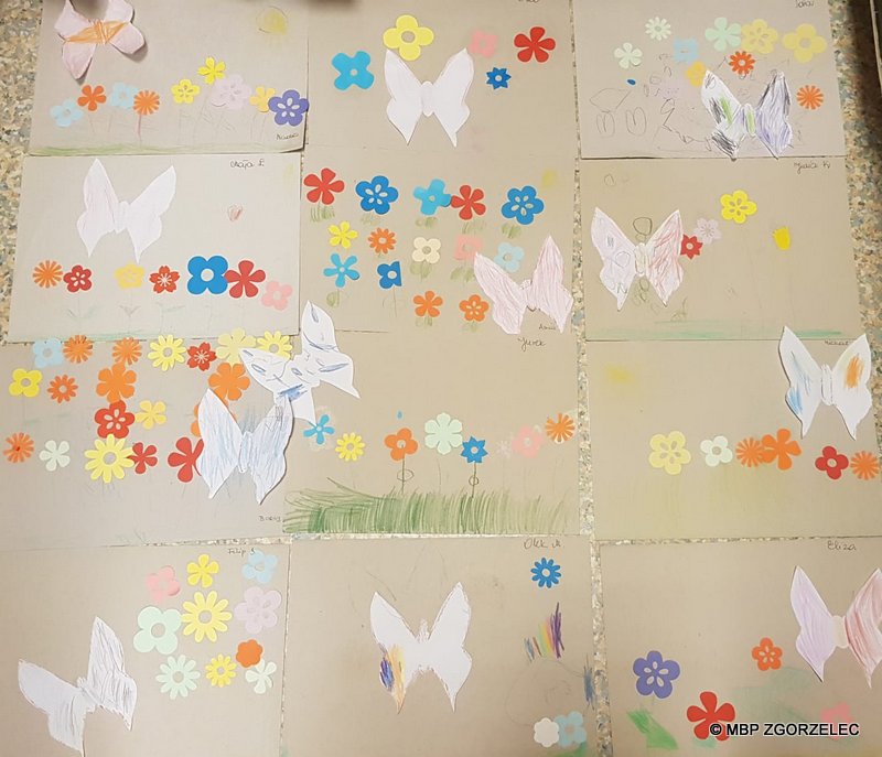 Prace plastyczne dzieci: łąka z motylem.