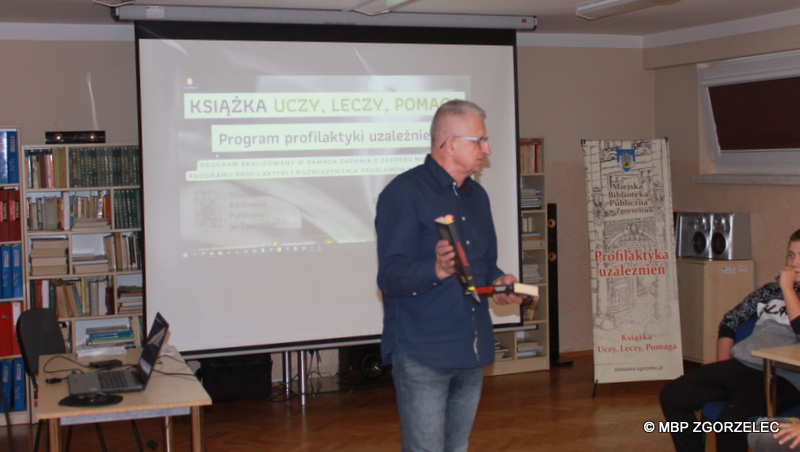 Pan Leopold Lisicki na spotkaniu z wychowankami z Młodzieżowego Ośrodka Socjoterapii im. Janusza Korczaka w Zgorzelcu (18.10.22).
