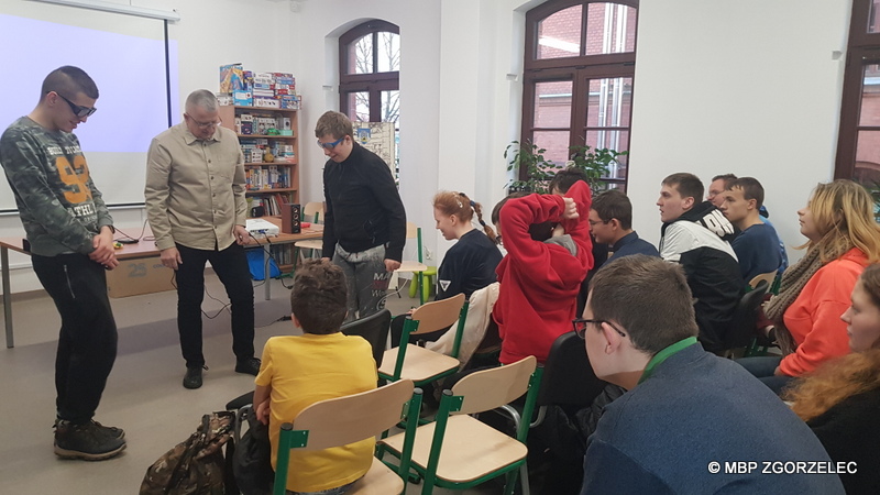 Pan Leopold Lisicki na spotkaniu z wychowankami z Specjalnego Ośrodka Szkolno-Wychowawczego w Zgorzelcu (09.12.22).