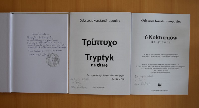Dedykacje na publikacjach otrzymanych od Odysseasa Konstantinopoulosa.