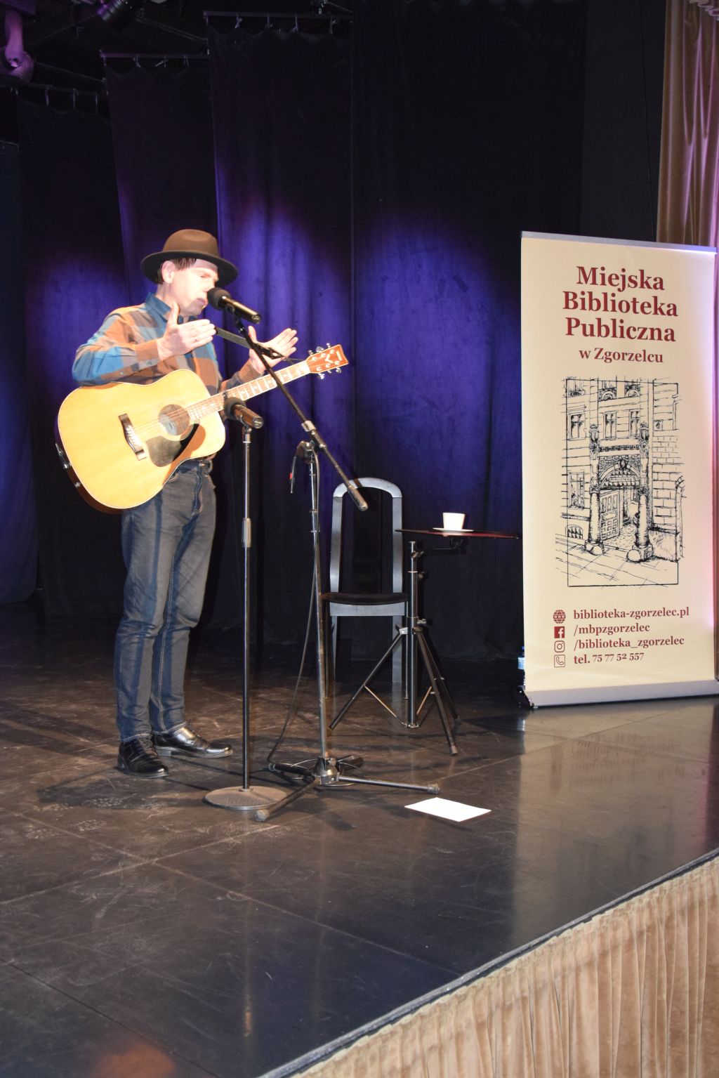 Koncert "Słowacki kontra Mickiewicz - pojedynek na wiersze" w wykonaniu Kuby Michalskiego.