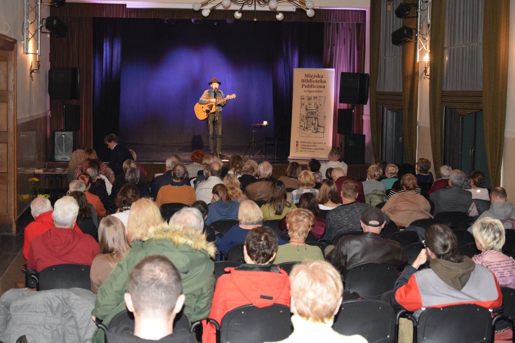 Koncert "Słowacki kontra Mickiewicz - pojedynek na wiersze" w wykonaniu Kuby Michalskiego.