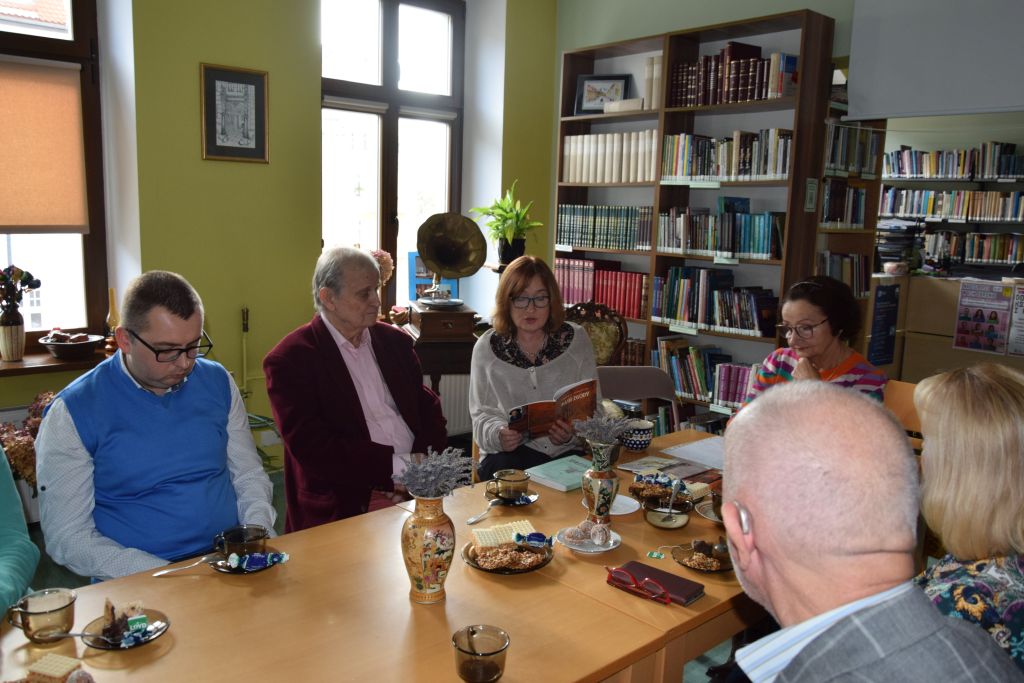 Spotkanie Dyskusyjnego Klubu Książki "Literiada" w Czytelni MBP.