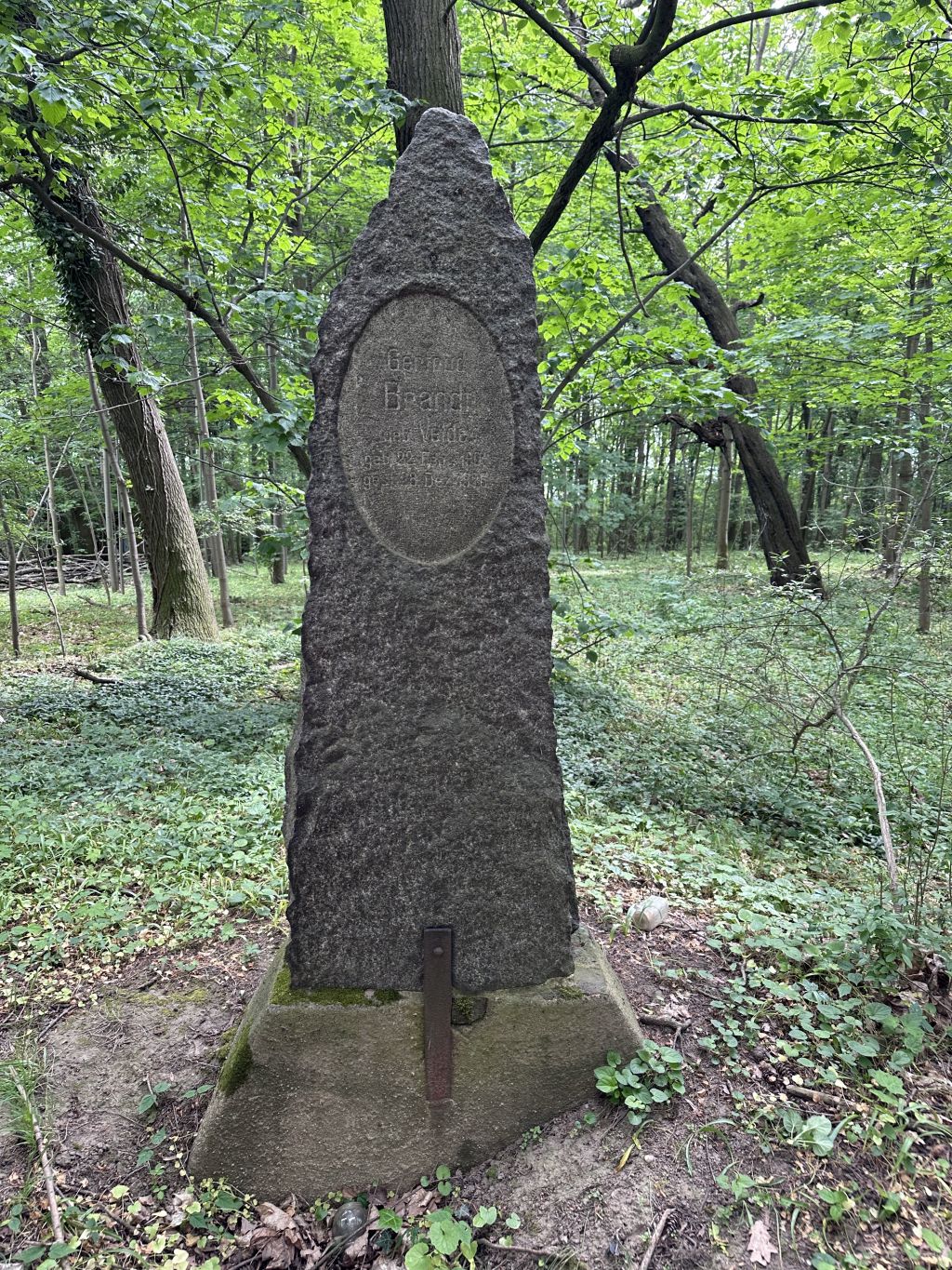 Odjazdowy Bibliotekarz 2024. Obelisk Gertrudy w Koźlicach (dawnych Lasowicach).