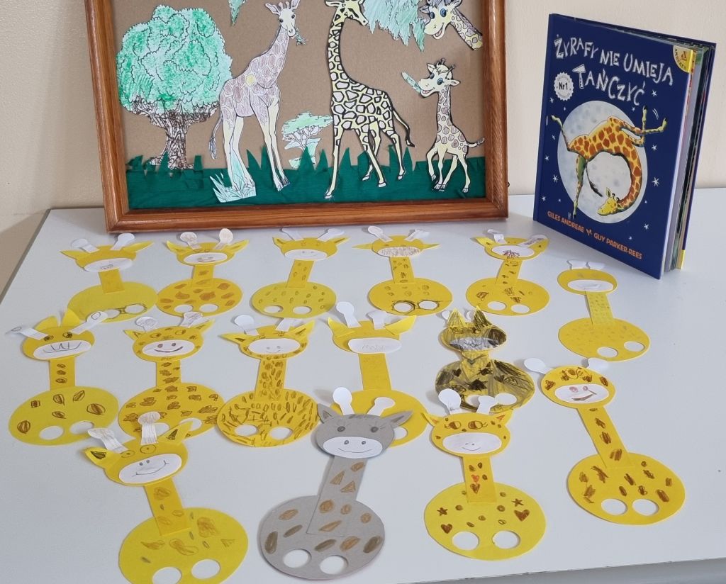Wystawa prac plastycznych przedszkolaków "Żyrafy".
