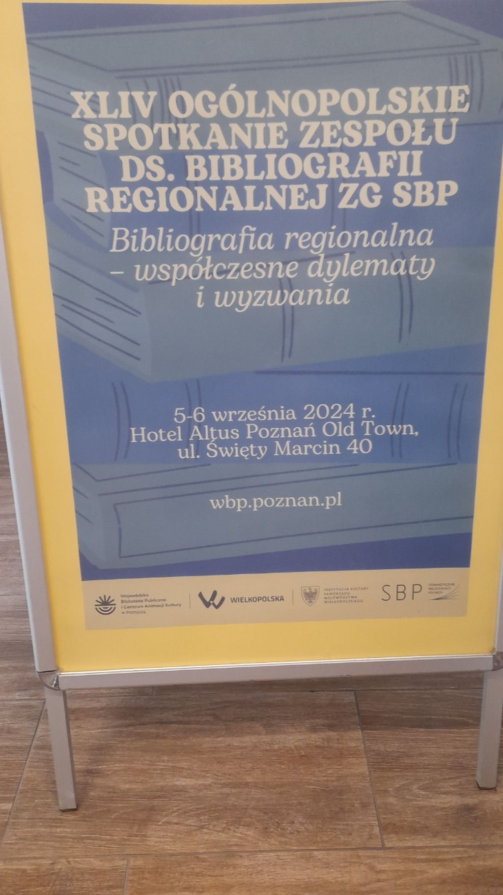 Plakat 44. Ogólnopolskiego Spotkania Zespołu ds. Bibliografii Regionalnej ZG SBP - Konferencji  pod hasłem "Bibliografia regionalna – współczesne wyzwania i dylematy" w Poznaniu (5-6 września 2024 r.).