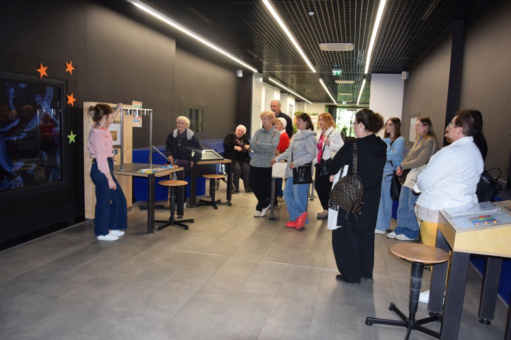 Zwiedzanie Miejskiej Biblioteki Publicznej - Centrum Wiedzy w Bolesławcu.
