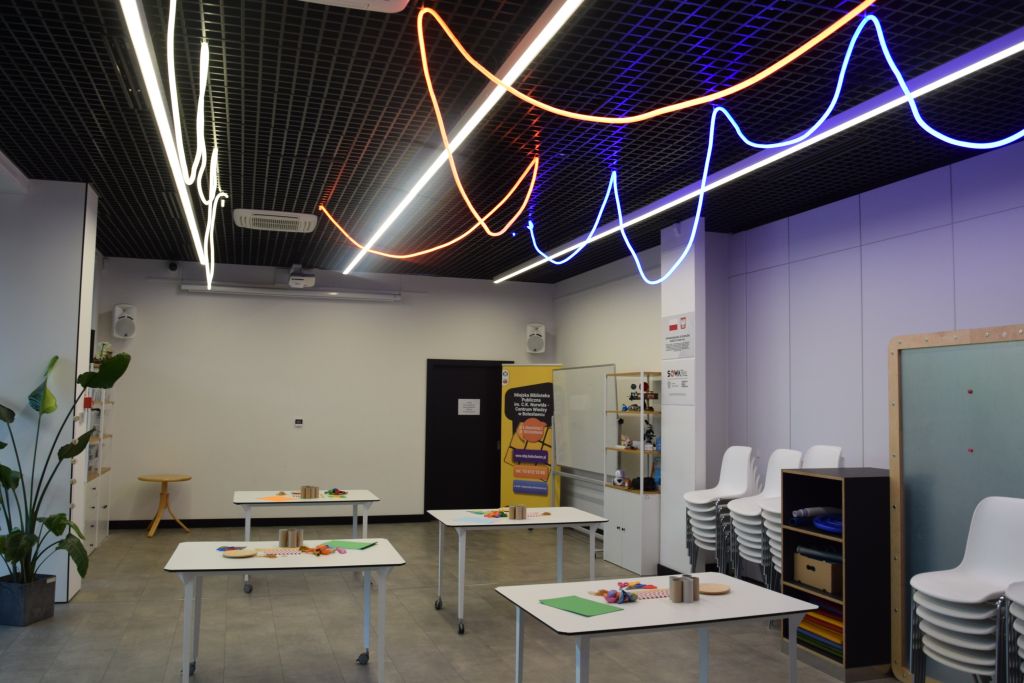 Wnętrze Miejskiej Biblioteki Publicznej - Centrum Wiedzy w Bolesławcu.