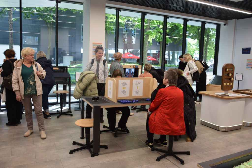 Zwiedzanie Miejskiej Biblioteki Publicznej - Centrum Wiedzy w Bolesławcu.