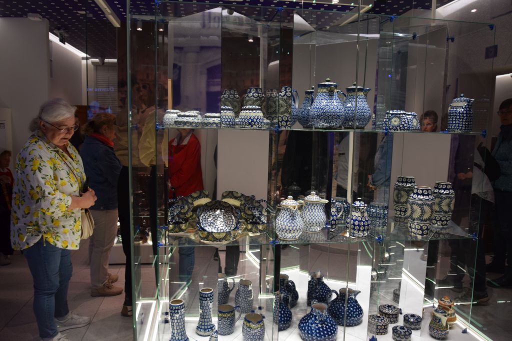 Zwiedzanie Muzeum Ceramiki w Bolesławcu.