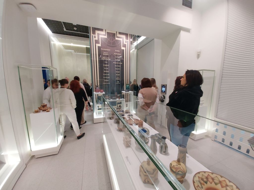 Zwiedzanie Muzeum Ceramiki w Bolesławcu.