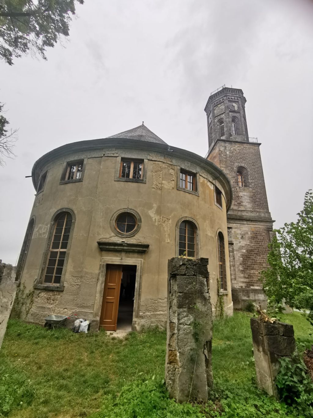 Widok Świątyni Sztuki i Światła od zewnątrz.