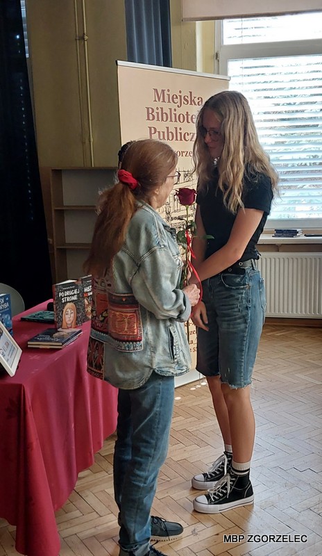 Uczennica dziękuje za spotkanie Pani Katarzynie Ryrych