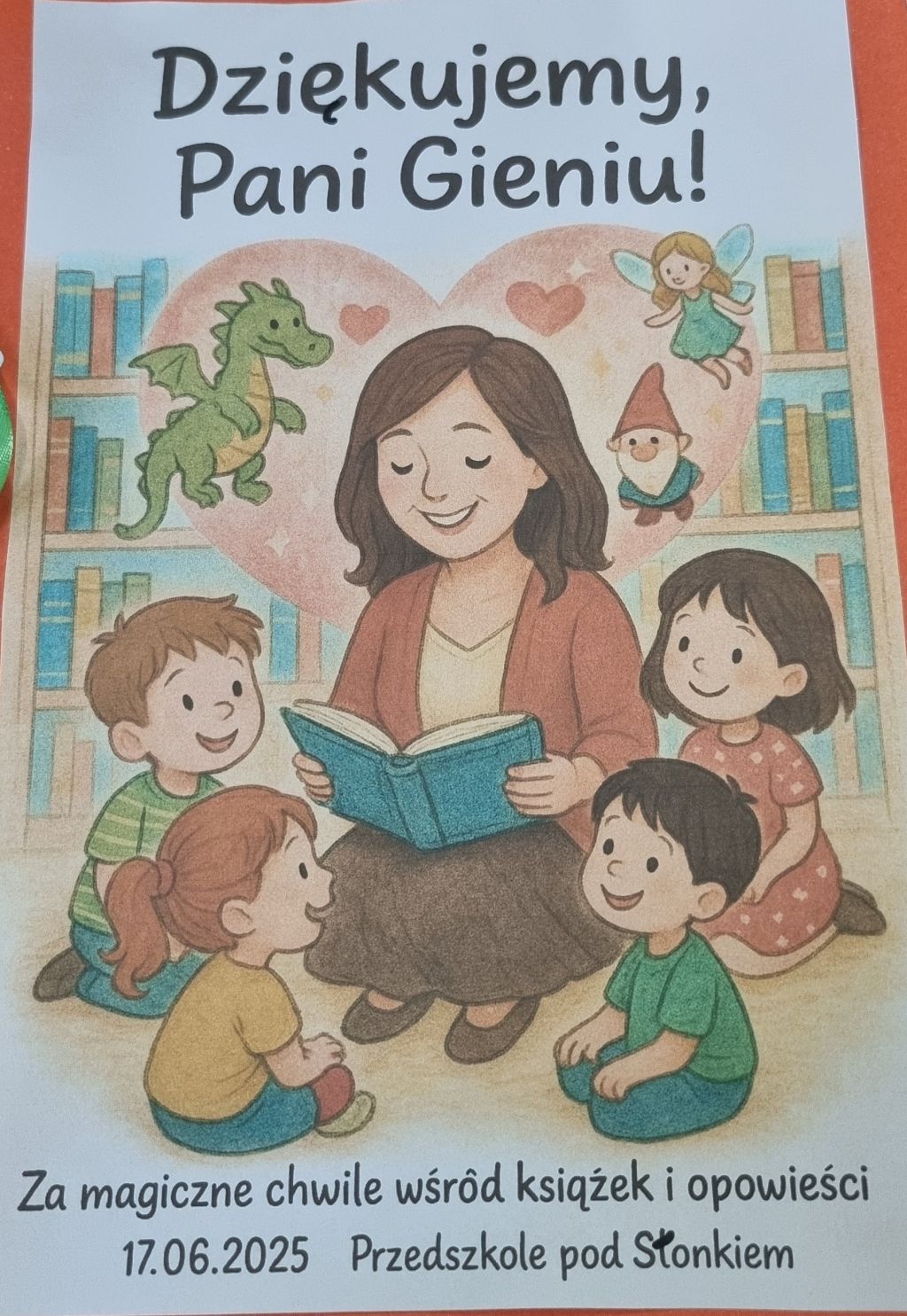 Książeczka z portretem bibliotekarki i podziękowanie od przedszkolaków.