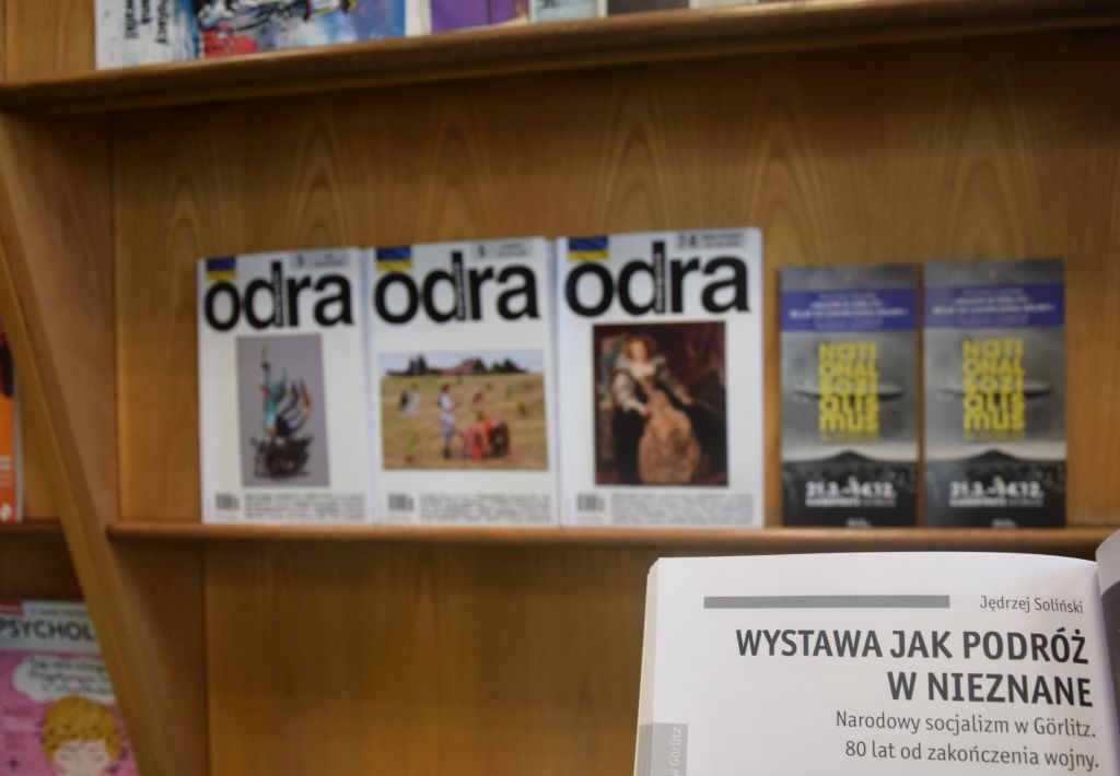 Czasopismo "Odra" w Czytelni MBP.