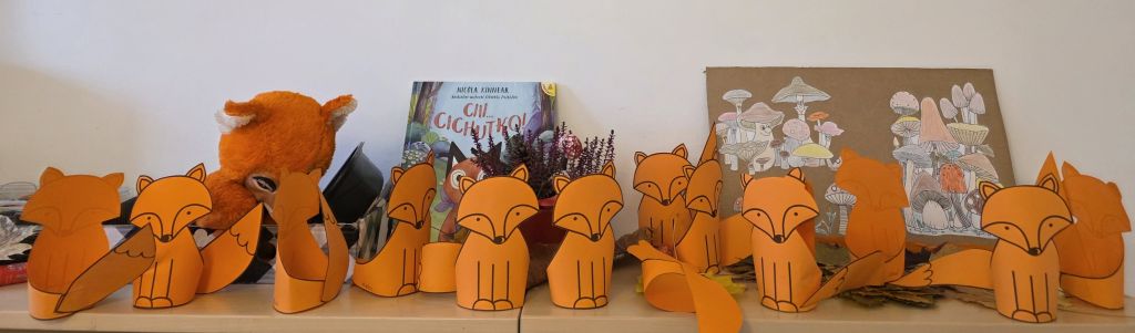 Wystawka prac dzieci "Liski" podczas spotkania z dziećmi z przedszkola.