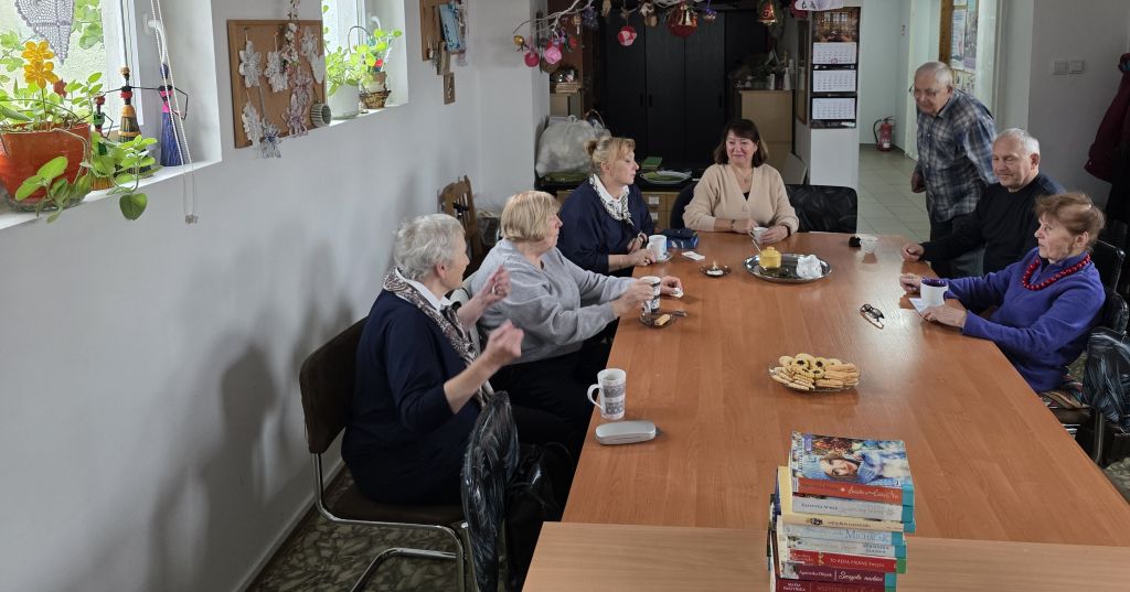 Spotkania klubowiczów Dyskusyjnego Klubu Książki w MBP w Zgorzelcu.