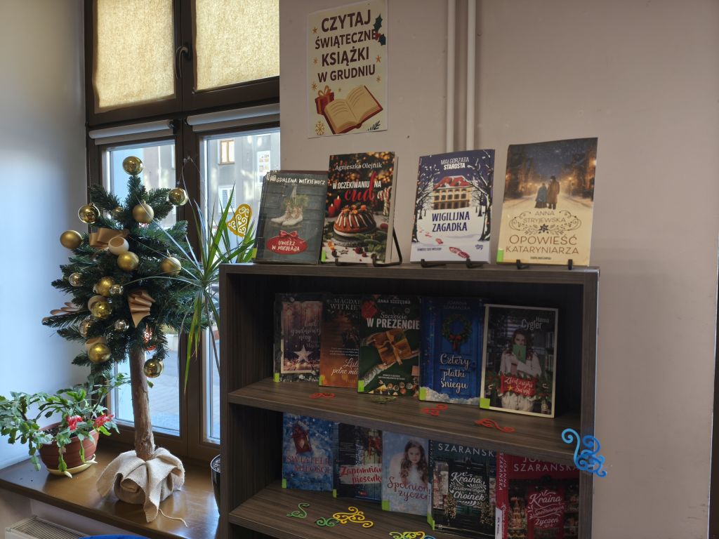 Wystawka świątecznych książek w&nbsp;Wypożyczalni przy ul. Bohaterów Getta 1.