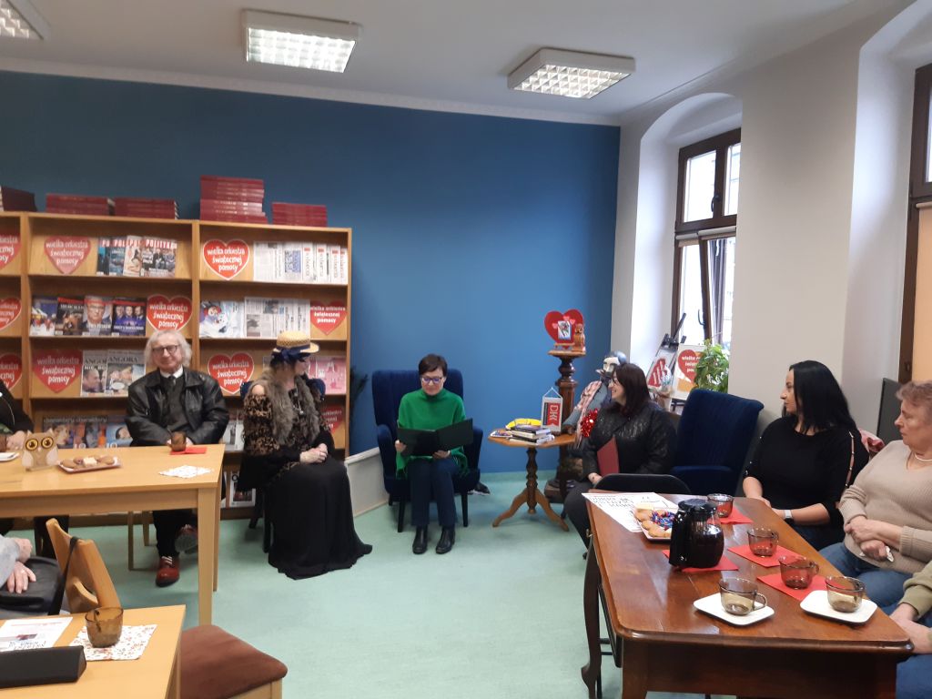 Spotkanie Dyskusyjnego Klubu Książki "Literiada" w&nbsp;Czytelni MBP. Gościnią spotkania była Olimpia Tokarewska - poetka, recytatorka, improwizatorka.