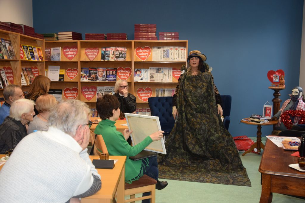 Spotkanie Dyskusyjnego Klubu Książki "Literiada" w&nbsp;Czytelni MBP. Gościnią spotkania była Olimpia Tokarewska - poetka, recytatorka, improwizatorka.