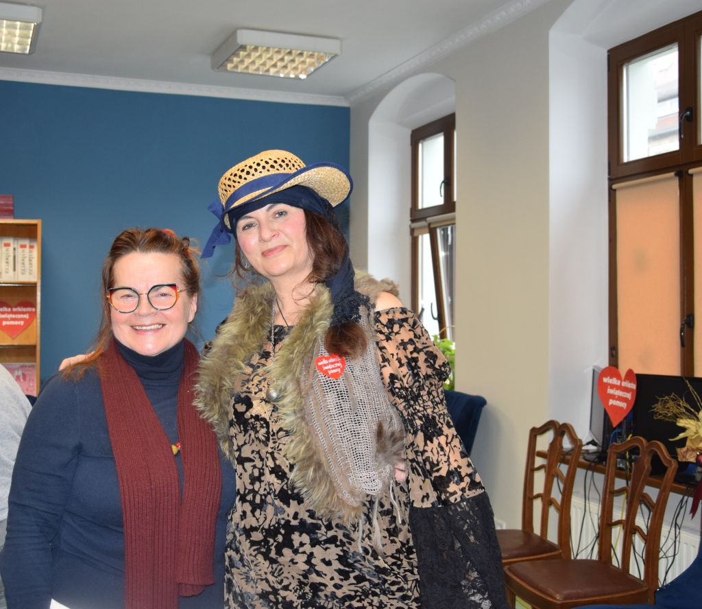 Spotkanie Dyskusyjnego Klubu Książki "Literiada" w&nbsp;Czytelni MBP. Gościnią spotkania była Olimpia Tokarewska - poetka, recytatorka, improwizatorka.