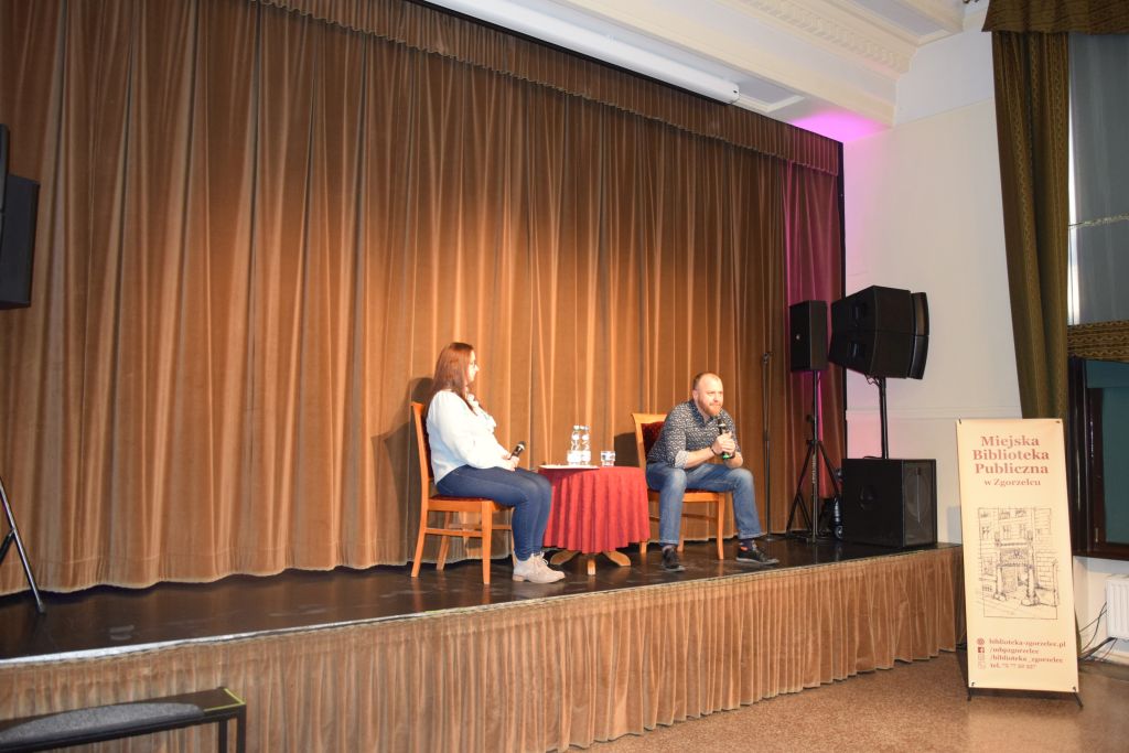 Spotkanie autorskie z&nbsp;Wojciechem Chmielarzem.