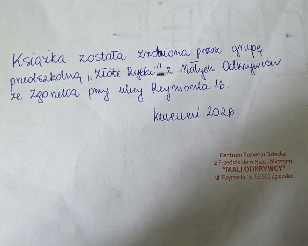 Praca pięciolatków "Smok w&nbsp;czekoladzie" podarowana MBP. Spotkanie z&nbsp;dziećmi z&nbsp;Przedszkola Mali Odkrywcy.