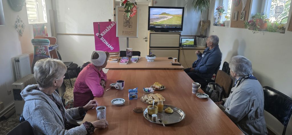 Spotkanie Klubowiczów Dyskusyjnego Klubu Książki "Aktywny Senior" w&nbsp;Filii nr 4 Miejskiej Biblioteki Publicznej w&nbsp;Zgorzelcu.